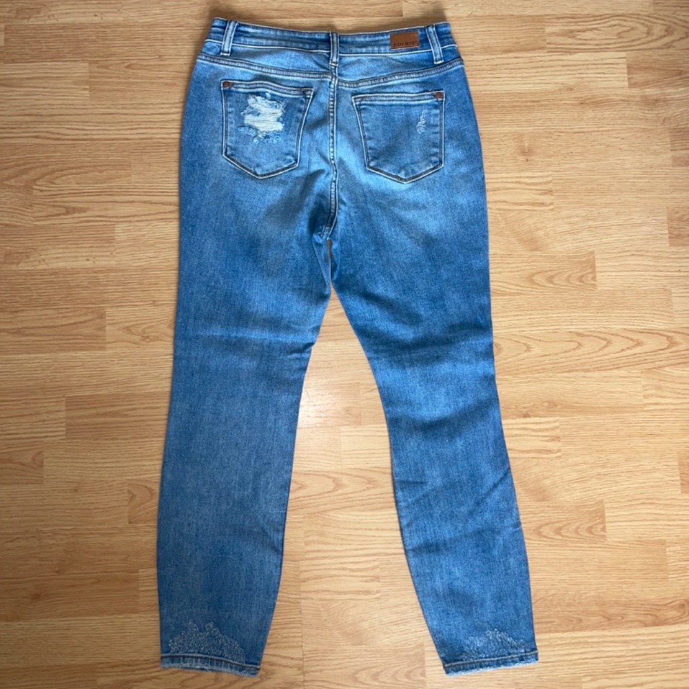 Judy Blue Stretch Boyfriend Fit Distressed Skinny Jeans - Picture 6 of 9